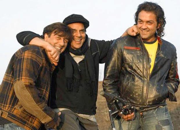 Throwback: Dharmendra once confessed that he was JEALOUS of Shah Rukh Khan: "Itni khoobsurat ladkiyon ke saath yeh romance kar raha hai! Toh main kyun nahin?"; revealed SRK's comments on Apne: "He told me I should have promoted it well"