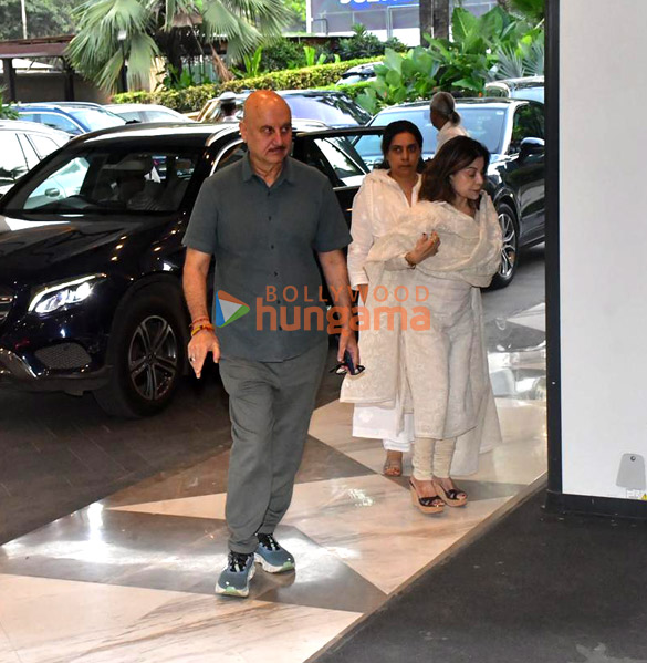 hrithik roshan saba azad jeetendra jackie shroff zayed khan sanjay khan and others attend late zarine katrak khans prayer meet 7144 1