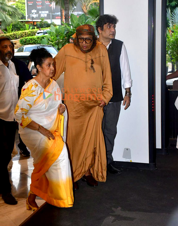 hrithik roshan saba azad jeetendra jackie shroff zayed khan sanjay khan and others attend late zarine katrak khans prayer meet 7144 5