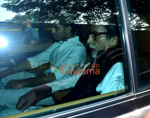 photos aamir khan amitabh bachchan abhishek bachchan and others snapped attending late dharmendras last rites 2