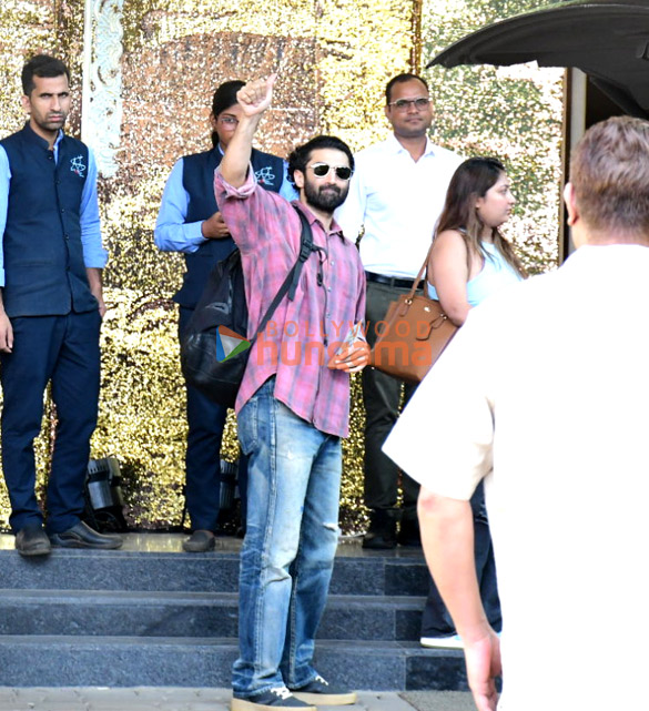 photos aditya roy kapur snapped at kalina airport 1 2