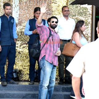 Photos: Aditya Roy Kapur snapped at Kalina airport