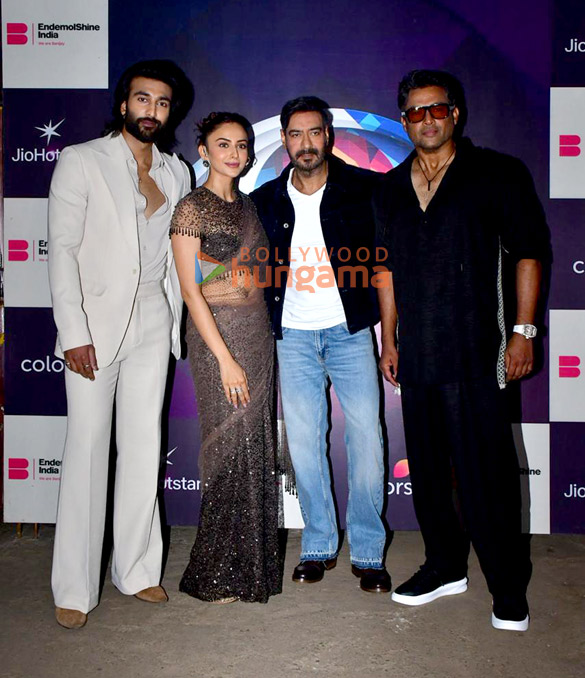 Photos: Ajay Devgn, Rakul Preet Singh, R Madhavan and Meezaan Jafri snapped promoting De De Pyaar De 2 on the sets of Bigg Boss 19 Photos: Ajay Devgn, Rakul Preet Singh, R Madhavan and Meezaan Jafri snapped promoting De De Pyaar De 2 on the sets of Bigg Boss 19