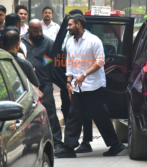 Photos: Ajay Devgn, Ranbir Kapoor, Saif Ali Khan, Alia Bhatt, Karisma Kapoor and others snapped at Sunny Deol’s house in Juhu Photos: Ajay Devgn, Ranbir Kapoor, Saif Ali Khan, Alia Bhatt, Karisma Kapoor and others snapped at Sunny Deol’s house in Juhu
