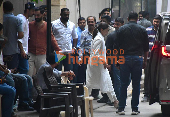 photos ajay devgn ranbir kapoor saif ali khan alia bhatt karisma kapoor and others snapped at sunny deols house in juhu 6099 3