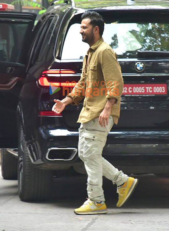 photos ajay devgn ranbir kapoor saif ali khan alia bhatt karisma kapoor and others snapped at sunny deols house in juhu 7