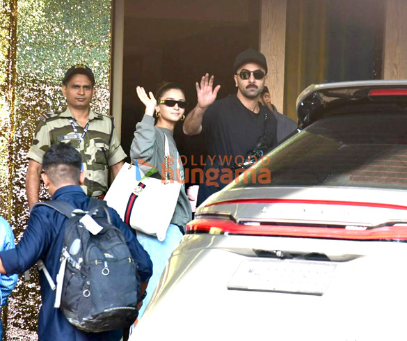 photos alia bhatt and ranbir kapoor snapped at kalina airport 3