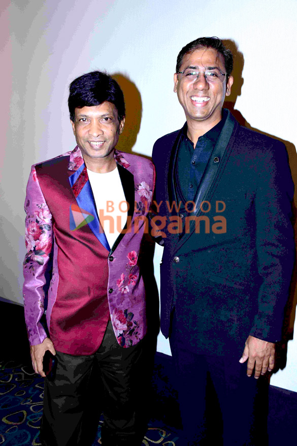 photos anupam kher hiten tejwani shikha malhotra and others grace the special screening of mano ya na mano 9