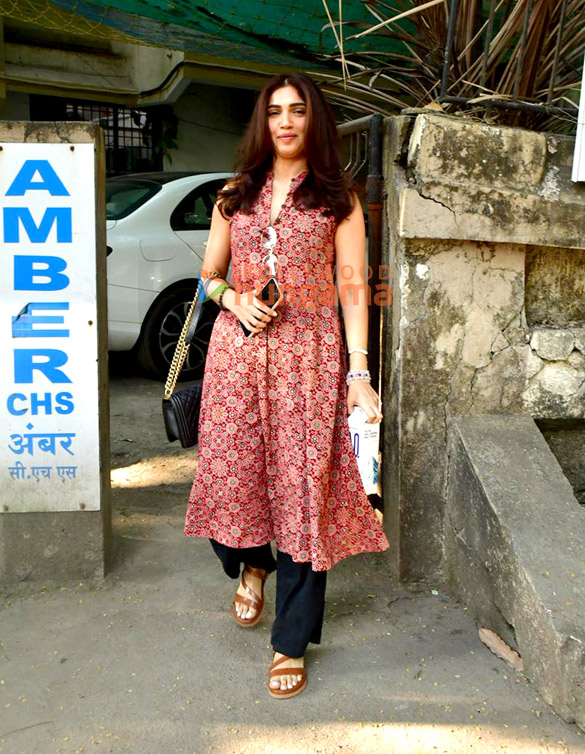 photos bhumi pednekar snapped at kromakay salon in juhu 2 2