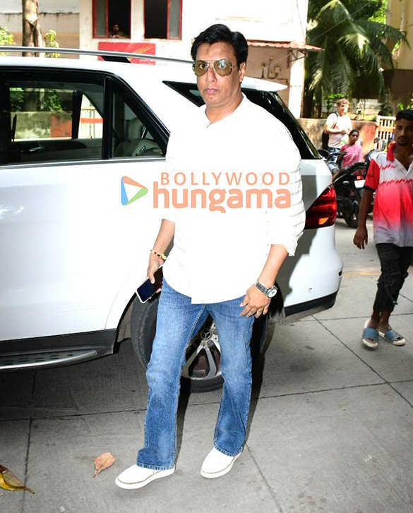 photos bobby deol saba azad and others attend zarine khans condolence 3