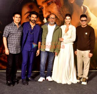 Photos: Dhanush, Kriti Sanon and others grace the trailer launch of Tere Ishk Mein