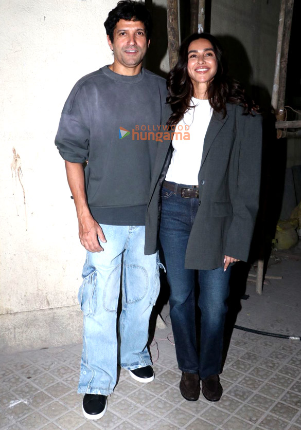 photos farhan akhtar and shibani dandekar snapped at juhu pvr 6
