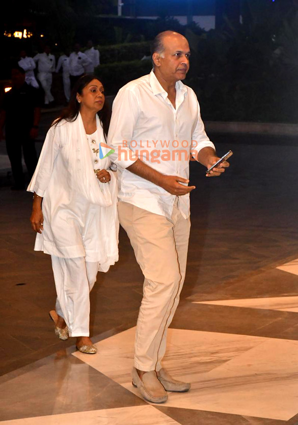 photos hrithik roshan saba azad jeetendra jackie shroff zayed khan sanjay khan and others attend late zarine katrak khans prayer meet 917 27