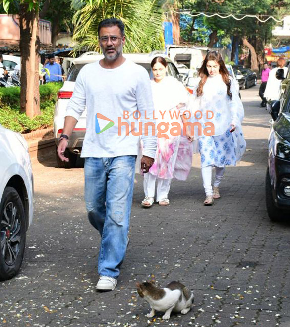 photos hrithik roshan saba azad and others attend zarine khans condolence 613 6