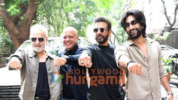 Photos: Jaaved Jaaferi, Meezaan Jafri, Naved Jaffrey and Ravi Behl snapped outside Tuscany Apartment in Khar