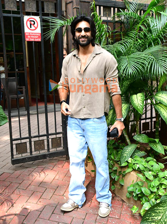 photos jaaved jaaferi meezaan jafri naved jaffrey and ravi behl snapped outside tuscany apartment in khar 3