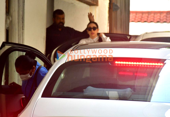 photos kareena kapoor khan karisma kapoor and neetu kapoor snapped at sanjay khans house in juhu 8