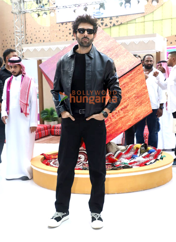 photos kareena kapoor khan kartik aaryan ananya panday and jannat zubair rahmani snapped at spectacular saudi event in mumbai 6790 4
