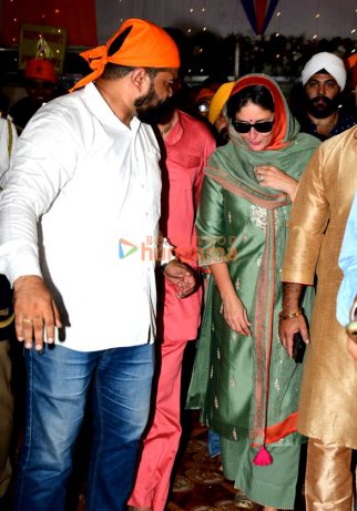 Photos: Kareena Kapoor Khan snapped at a Gurudwara in Khar