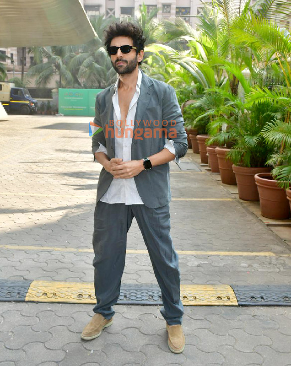 photos kartik aaryan and ananya panday at the formers birthday celebration and the teaser launch of their film tu meri main tera main tera tu meri 11