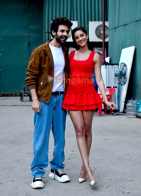 photos kartik aaryan and ananya panday snapped promoting tu meri main tera main tera tu meri 7
