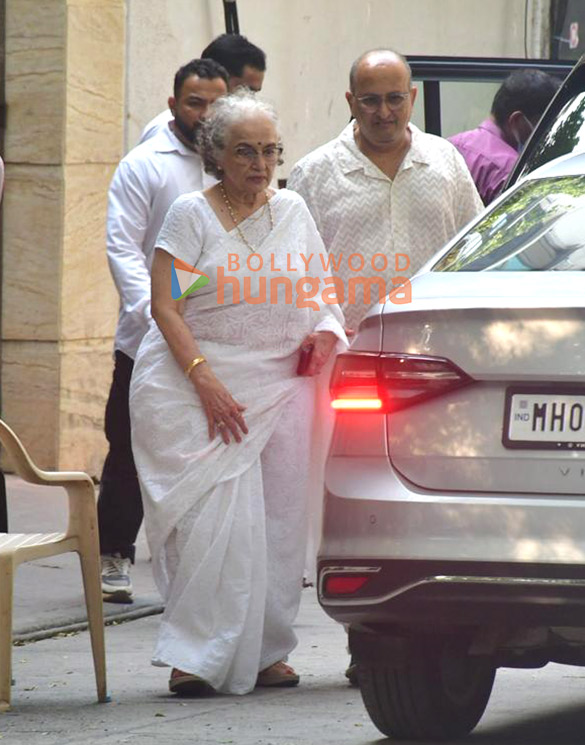 photos manisha koirala asha parekh and kirron kher snapped at sunny deols house in juhu 1
