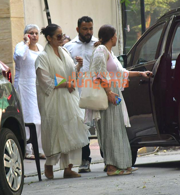 Photos: Manisha Koirala, Asha Parekh and Kirron Kher snapped at Sunny Deol’s house in Juhu Photos: Manisha Koirala, Asha Parekh and Kirron Kher snapped at Sunny Deol’s house in Juhu