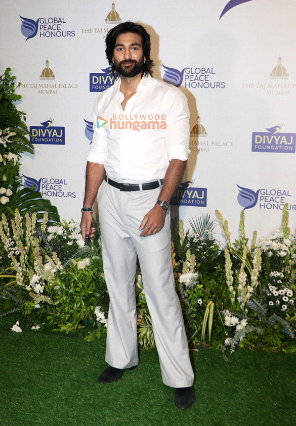 photos ranveer singh tiger shroff rakul preet singh bhumi pednekar and others snapped attending the walk of honour at the global peace honours 2025 17