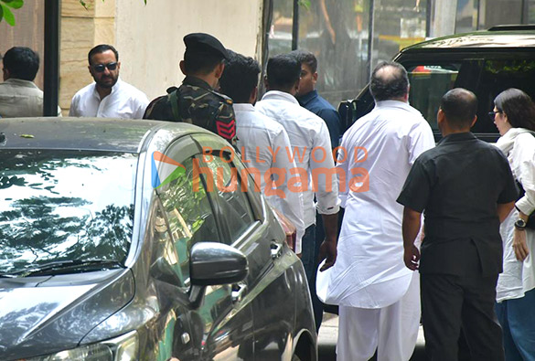 photos saif ali khan karisma kapoor and kunal kapoor snapped at sunny deols house in juhu 3