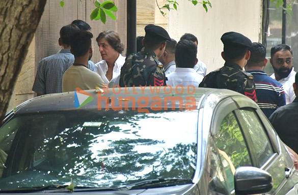 photos saif ali khan karisma kapoor and others snapped at sunny deols house in juhu 1