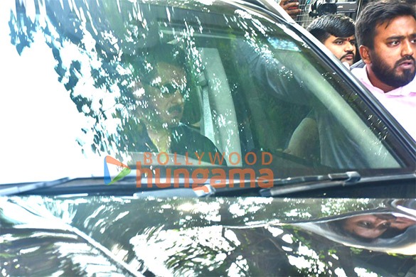 Photos: Salman Khan, Aamir Khan, Amitabh Bachchan, Abhishek Bachchan and others snapped attending late Dharmendra’s last rites Photos: Salman Khan, Aamir Khan, Amitabh Bachchan, Abhishek Bachchan and others snapped attending late Dharmendra’s last rites