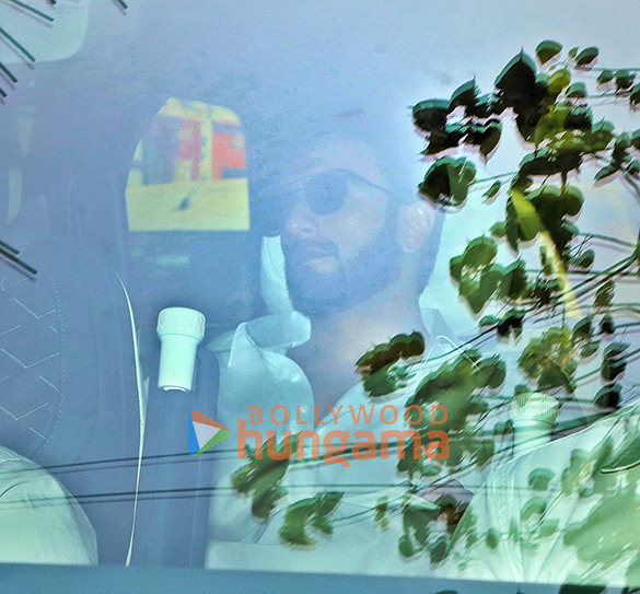 photos salman khan aamir khan amitabh bachchan abhishek bachchan and others snapped attending late dharmendras last rites 55809 2