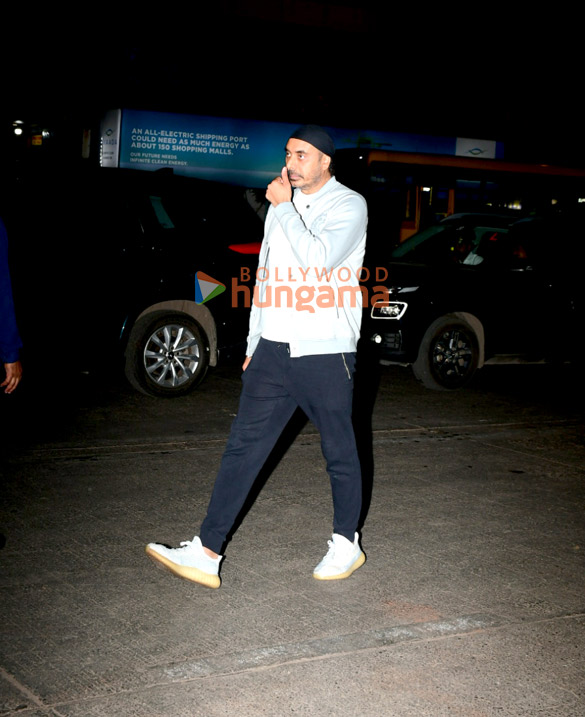photos salman khan aditya roy kapur vidya balan maniesh paul sharman joshi and others attend late dharmendras prayer meet 13