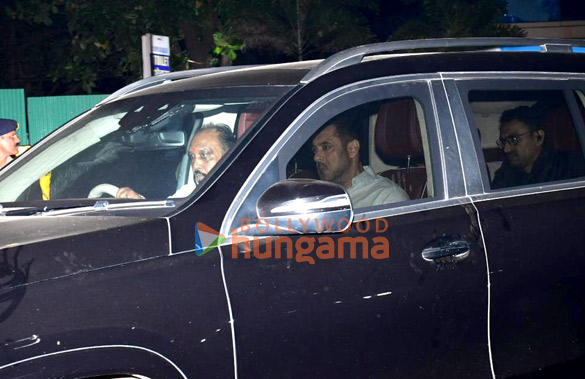 Photos: Salman Khan, Aditya Roy Kapur, Vidya Balan, Maniesh Paul, Sharman Joshi and others attend late Dharmendra’s prayer meet Photos: Salman Khan, Aditya Roy Kapur, Vidya Balan, Maniesh Paul, Sharman Joshi and others attend late Dharmendra’s prayer meet