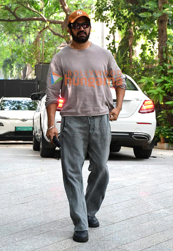 Photos: Sharad Kelkar snapped outside Maddock Films’ office Photos: Sharad Kelkar snapped outside Maddock Films’ office