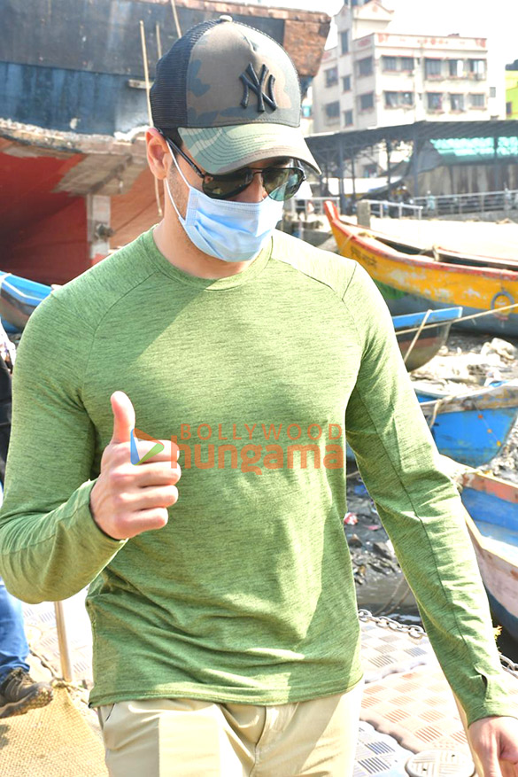 photos sidharth malhotra snapped at versova jetty 4 4