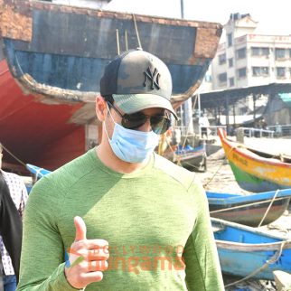 Photos: Sidharth Malhotra snapped at Versova jetty