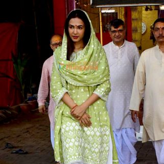 Photos: Sonal Chauhan snapped at a temple in Andheri seeking blessings