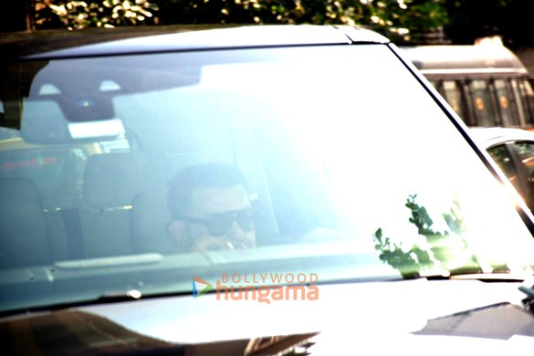 photos sunny deol bobby deol and karan deol snapped outside breach candy hospital 3009 3