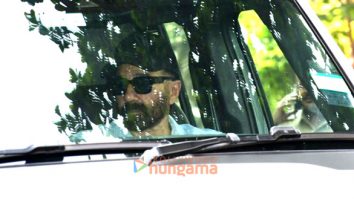 Photos: Sunny Deol, Bobby Deol and Karan Deol snapped outside Breach Candy Hospital