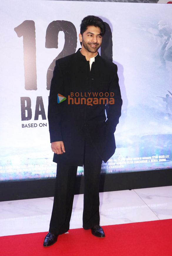 photos tiger shroff karan johar arjun kapoor and others grace the premiere of 120 bahadur 2098 14