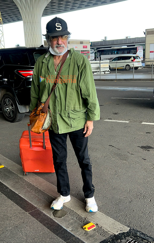 photos yami gautam dhar and shakti kapoor snapped at the airport 2