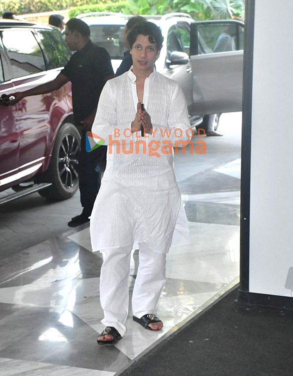 photos zayed khan sanjay khan and others attend late zarine katrak khans prayer meet 612 12