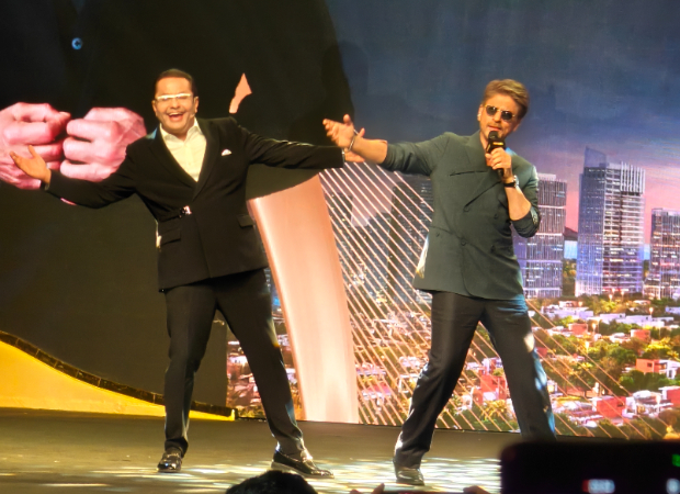 Shahrukhz By Danube launch: Farah Khan reveals, “When Shah Rukh Khan turned producer, I was told, ‘What SRK is doing is SUICIDAL; an actor should NEVER start a production house”; SRK jokes, “‘Ghafoor’ mein main Tamannaah Bhatia jitna accha dance kar leta na?” Shahrukhz By Danube launch: Farah Khan reveals, “When Shah Rukh Khan turned producer, I was told, ‘What SRK is doing is SUICIDAL; an actor should NEVER start a production house”; SRK jokes, “‘Ghafoor’ mein main Tamannaah Bhatia jitna accha dance kar leta na?”