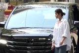 Shanaya Kapoor with mom Maheep Kapoor visits for Dharmendra Ji’s last rites