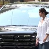 Shanaya Kapoor with mom Maheep Kapoor visits for Dharmendra Ji’s last rites