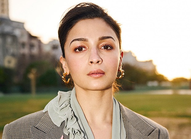 Alia Bhatt dedicates her Filmfare award for Jigra to sister Shaheen Bhatt