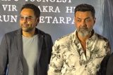 Abhay Deol & Bobby Deol pose together with family