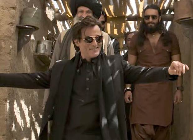 REVEALED: Akshaye Khanna's oxygen level dropped while performing the viral dance scene in Dhurandhar; Vijay Ganguly reveals, "He carried an oxygen cylinder; after every shot, he would put the oxygen mask on"