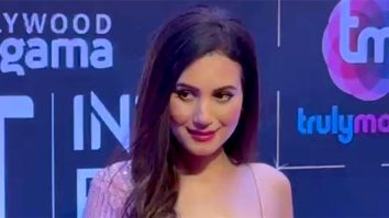 Anusmriti Sarkar shines at the Bollywood Hungama OTT Awards with elegance & grace